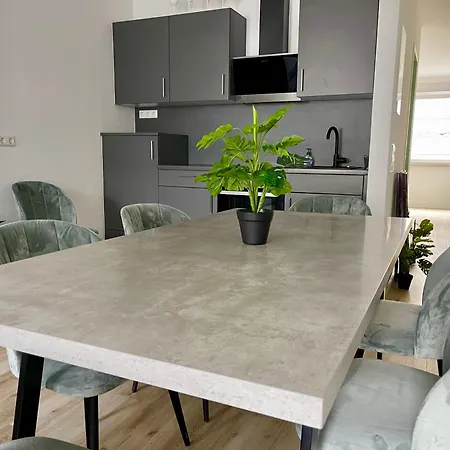 Goldstadt Schloessle 2-zimmer Design Zentrum Pforzheim