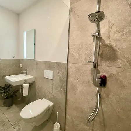 Goldstadt Schloessle 2-zimmer Design Zentrum