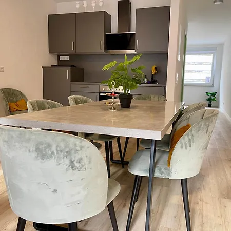 Goldstadt Schloessle 2-zimmer Design Zentrum *