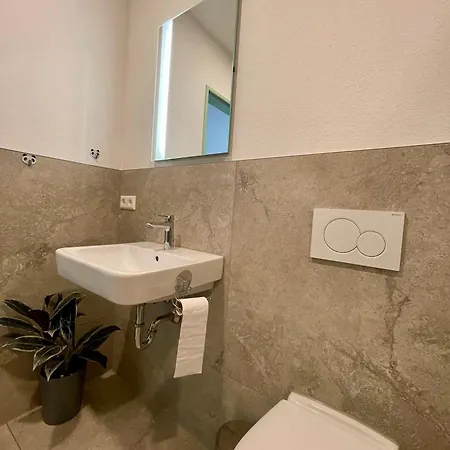 Goldstadt Schloessle 2-zimmer Design Zentrum